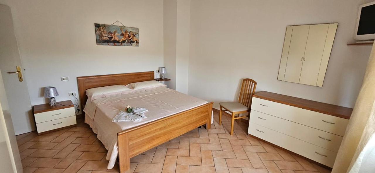 Delizioso Appartamento Collinare Limigiano Luaran gambar
