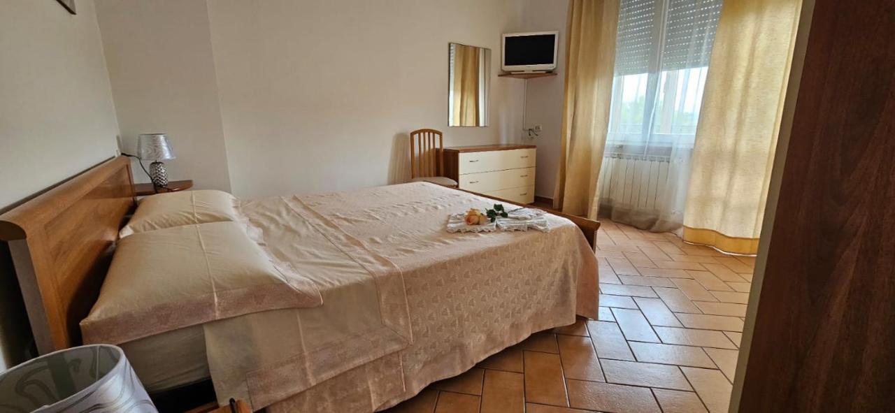 Delizioso Appartamento Collinare Limigiano Luaran gambar